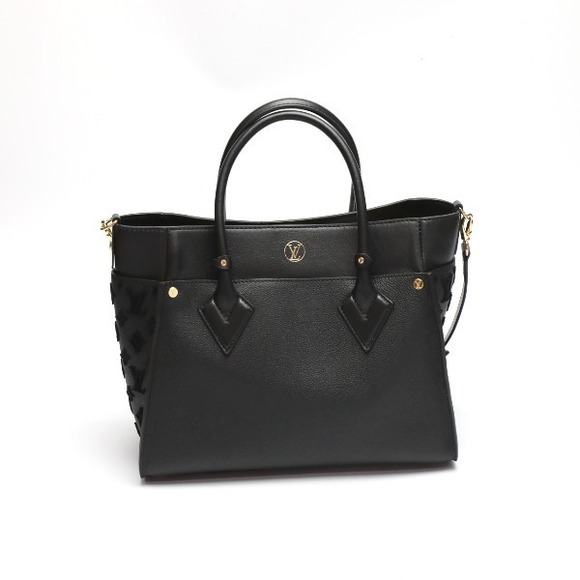 Louis Vuitton On My Side MM Monogram Tuftage Shoulder Bag - Picture 2 of 14